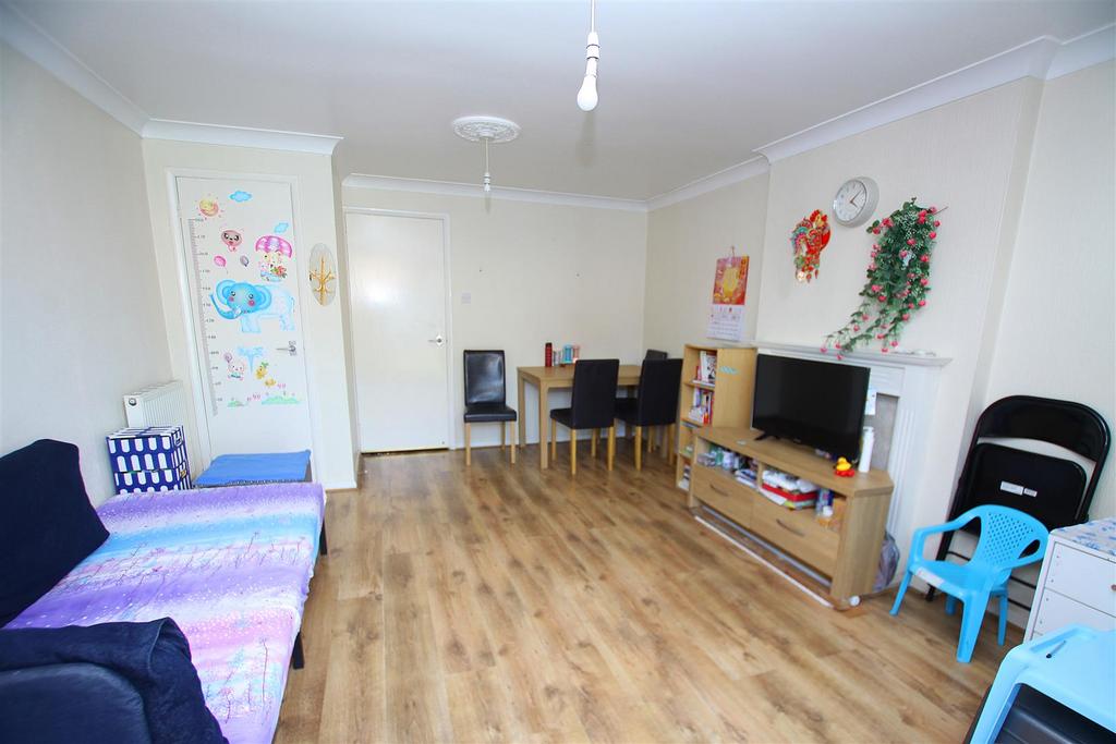 Living room b.jpg