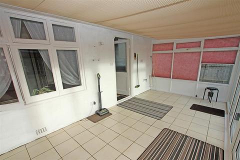 2b Edward Road, Bournemouth, BH11 8SX