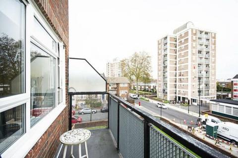 4 bedroom flat to rent, Foulden Road, London