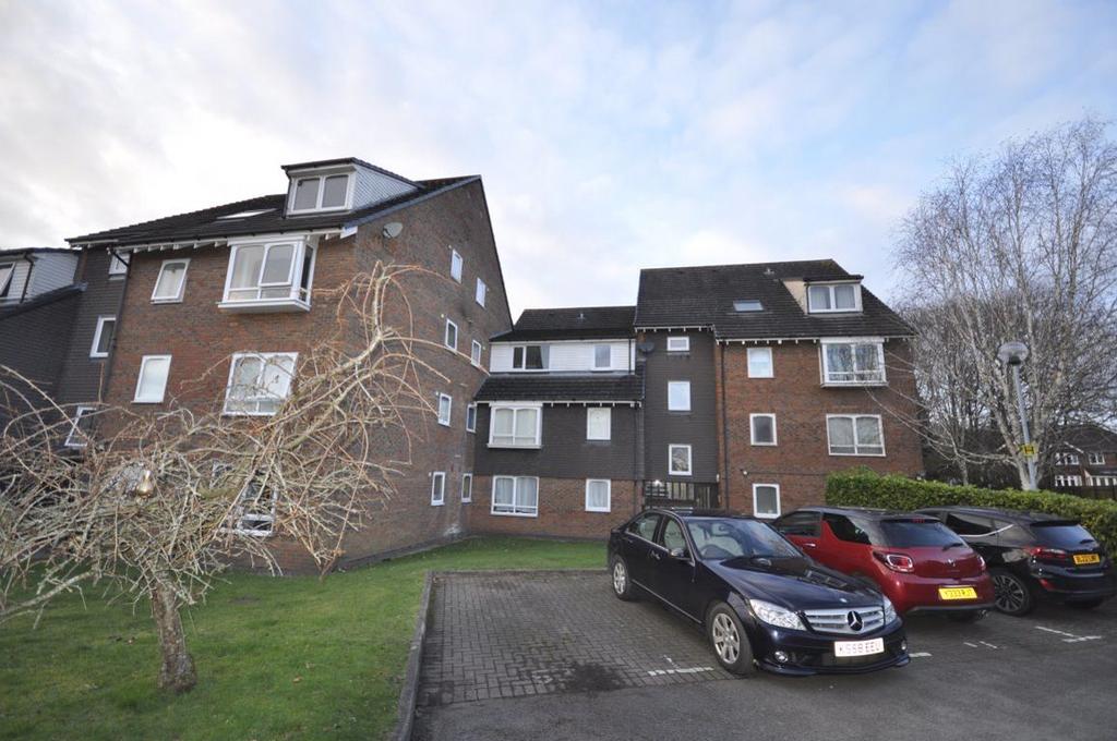 Bracken Park Gardens, Wordsley 1 bed flat £595 pcm (£137 pw)