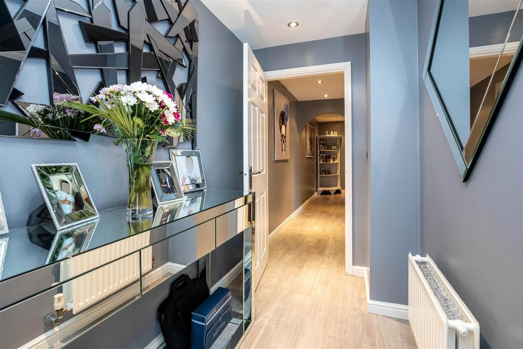 Westfield Drive, Aldridge 2 bed apartment for sale £235,000