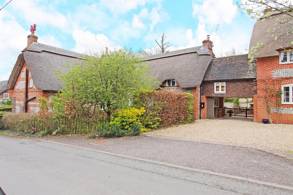 23 Duck Street - Drive &amp; Front Garden