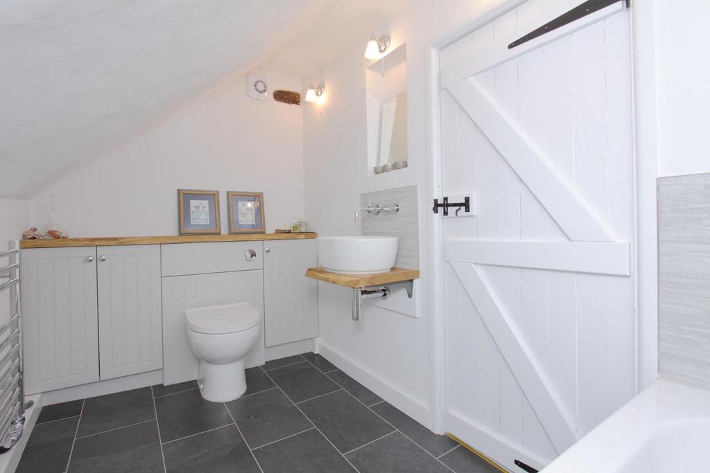 23 Duck Street - Family Bathroom