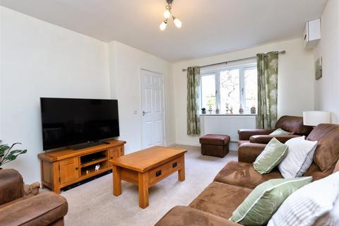 8 Hadley Close, Chirk, Wrexham, LL14 5PJ