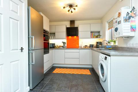 8 Hadley Close, Chirk, Wrexham, LL14 5PJ