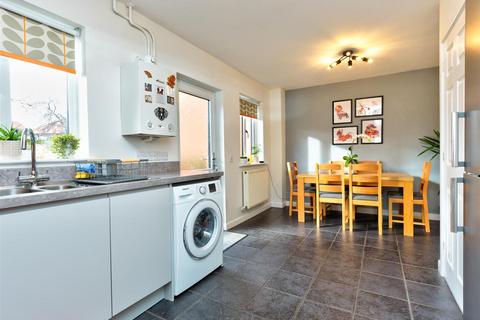 8 Hadley Close, Chirk, Wrexham, LL14 5PJ