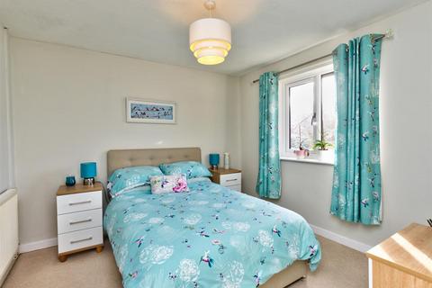 8 Hadley Close, Chirk, Wrexham, LL14 5PJ