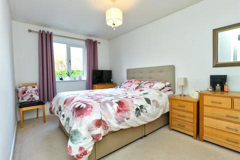 8 Hadley Close, Chirk, Wrexham, LL14 5PJ