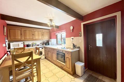 4 bedroom cottage for sale, Post Office Row, Clayton West, Huddersfield, HD8 9HE