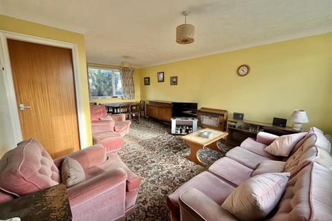 3 bedroom semi-detached house for sale, Meadow View, Skelmanthorpe, Huddersfield, HD8 9ET