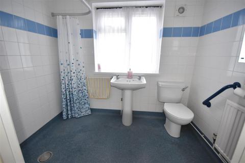 2 bedroom apartment to rent, Arnold Court, Clacton-On-Sea CO15
