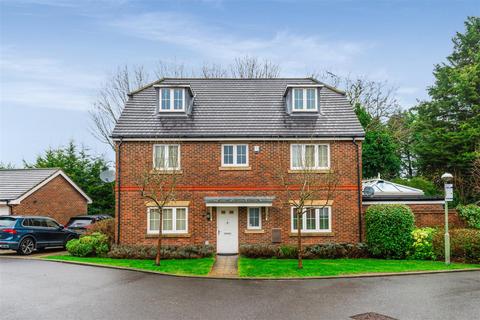 16 Ash Close, Banstead, SM7 1BZ