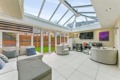 16 Ash Close, Banstead, SM7 1BZ