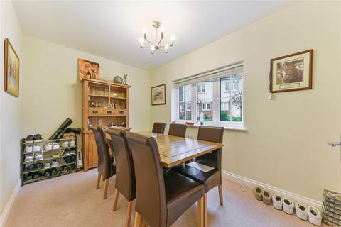 16 Ash Close, Banstead, SM7 1BZ
