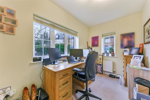 16 Ash Close, Banstead, SM7 1BZ