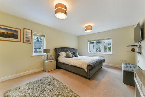 16 Ash Close, Banstead, SM7 1BZ