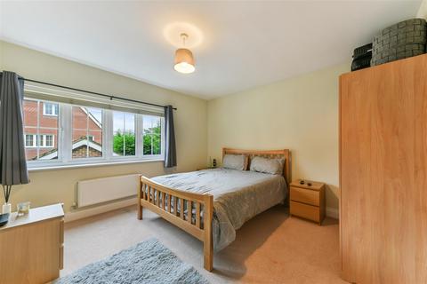 16 Ash Close, Banstead, SM7 1BZ