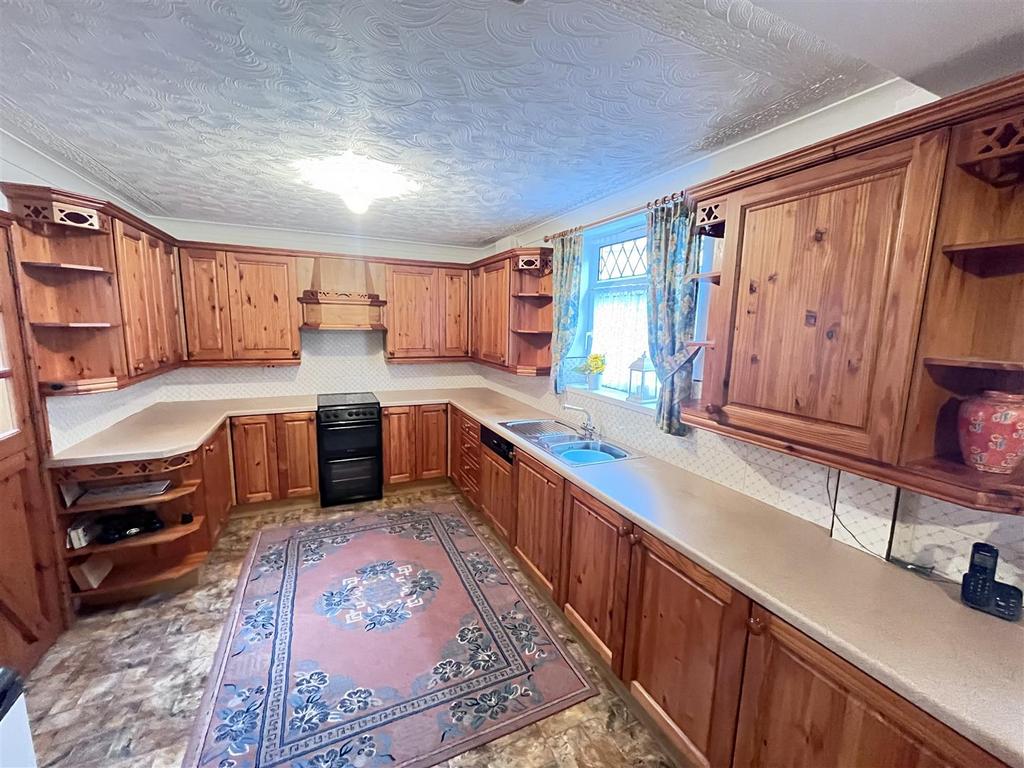 Open plan kitchen dining room/breakfast area