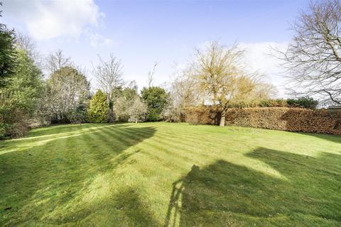 How Hatch How Lane, Chipstead, Coulsdon, CR5 3LN
