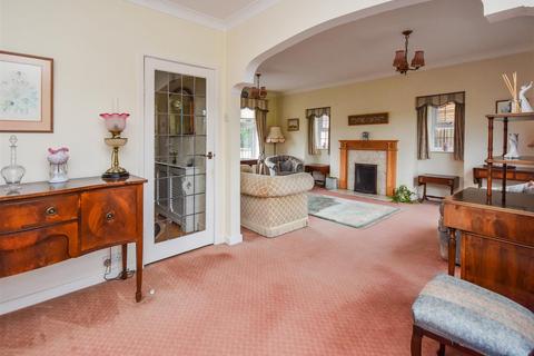 61 Brickbridge Lane, Wombourne, Wolverhampton, WV5 0BB