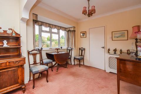 61 Brickbridge Lane, Wombourne, Wolverhampton, WV5 0BB