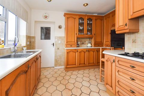 61 Brickbridge Lane, Wombourne, Wolverhampton, WV5 0BB