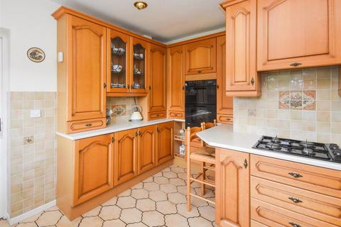61 Brickbridge Lane, Wombourne, Wolverhampton, WV5 0BB