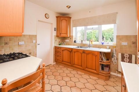 61 Brickbridge Lane, Wombourne, Wolverhampton, WV5 0BB
