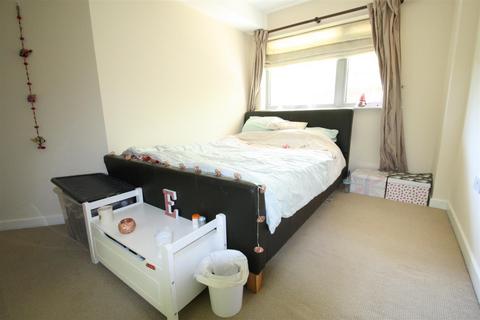 2 bedroom flat to rent, The Cubix Apartments, Violet Road, Bow E3