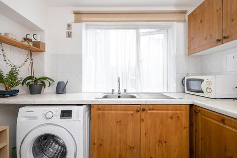Flat 2, 15 Clouds Hill Road, Bristol, BS5 7LD