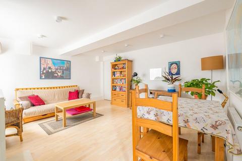 Flat 2, 15 Clouds Hill Road, Bristol, BS5 7LD