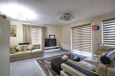 3 bedroom apartment for sale, Hunting Place, Heston TW5