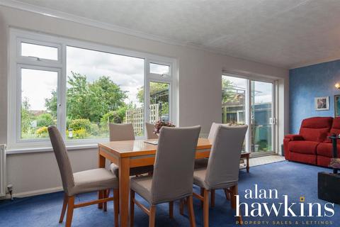 2 Windsor Close, Hook, Swindon, SN4 8EE