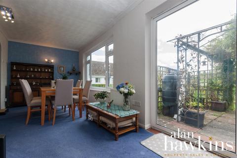 2 Windsor Close, Hook, Swindon, SN4 8EE