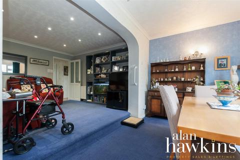 2 Windsor Close, Hook, Swindon, SN4 8EE