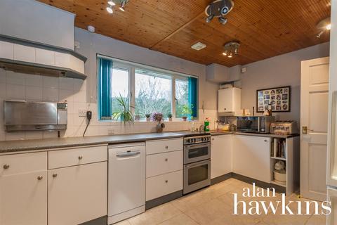 2 Windsor Close, Hook, Swindon, SN4 8EE