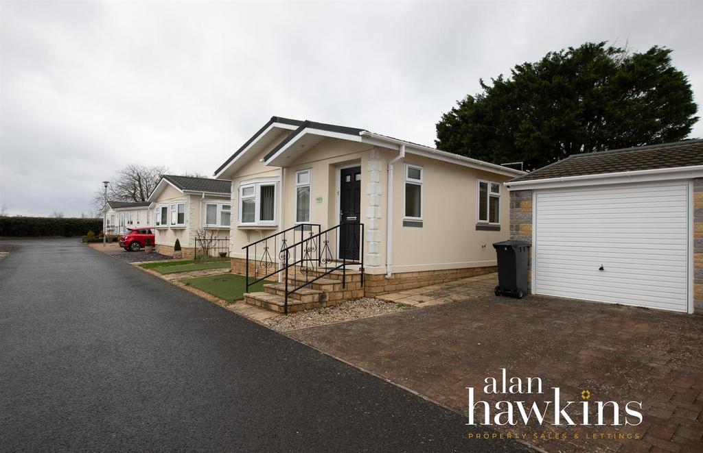 Lillybrook Estate, Lyneham 2 bed park home for sale £180,000