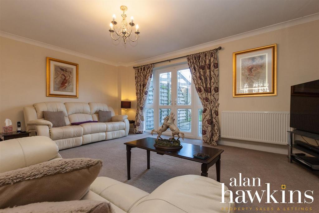 High Street, Purton, Swindon SN5 4 3 bed detached house for sale £535,000