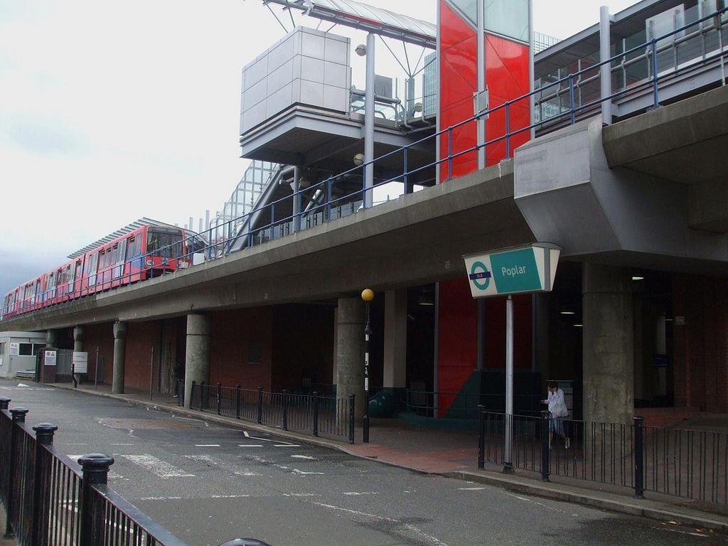 Poplar dlr