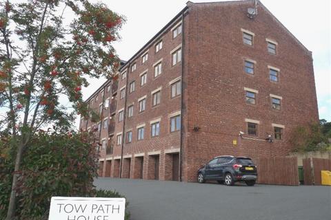 3 bedroom flat for sale - Canal Road, Riddlesden, Keighley, BD20