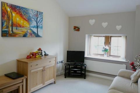 3 bedroom flat for sale - Canal Road, Riddlesden, Keighley, BD20