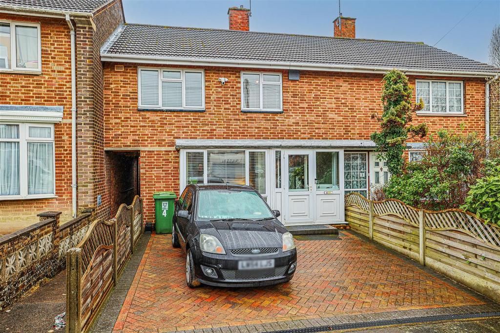 Risedale Hill, Hemel Hempstead, HP3 3 bed terraced house for sale £