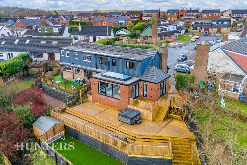 Leighton Avenue, Littleborough OL15 0BW 4 bed semidetached house for