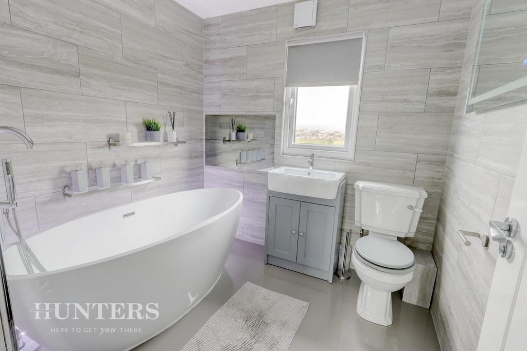 Leighton Avenue, Littleborough OL15 0BW 4 bed semidetached house for