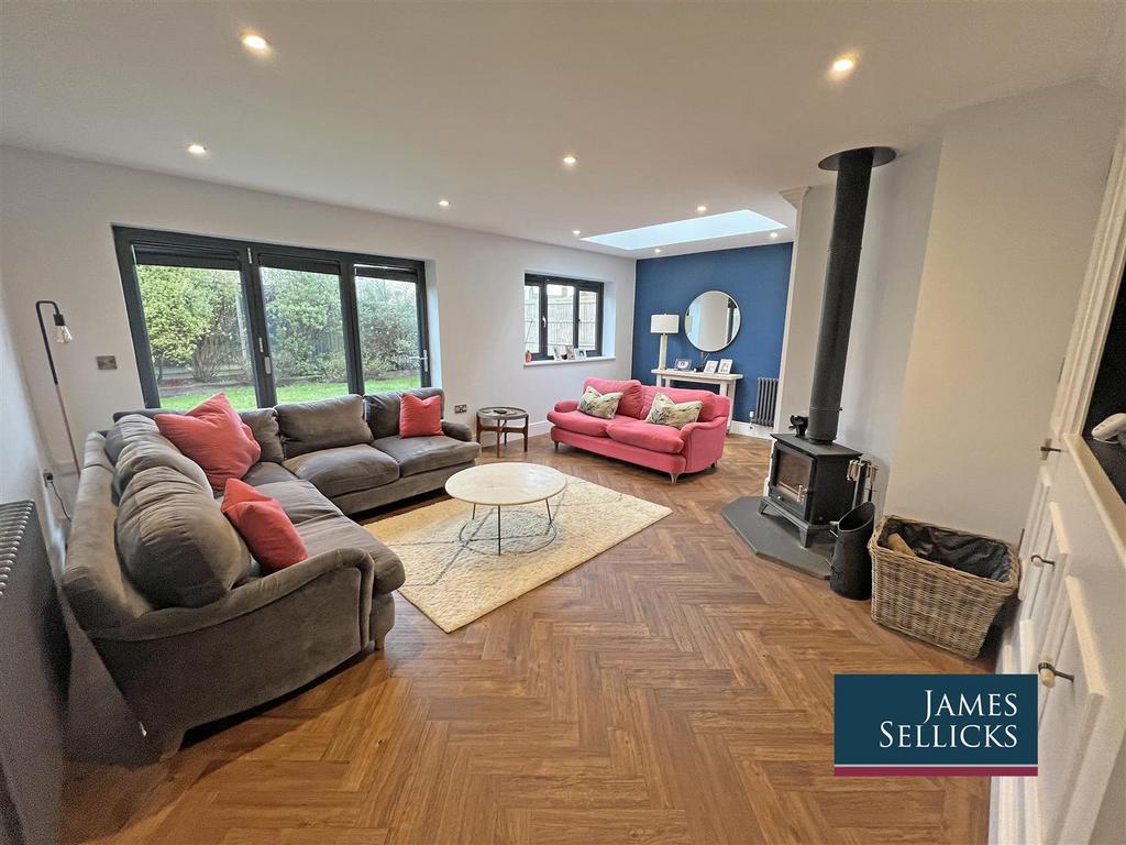 L shaped open plan sitting room