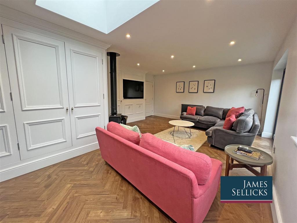 L shaped open plan sitting room