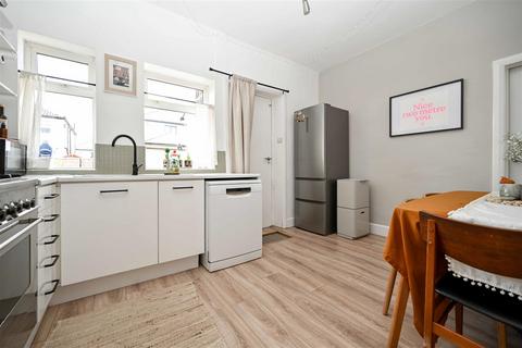 29 Ashtofts Mount, Guiseley, Leeds, LS20 9DB