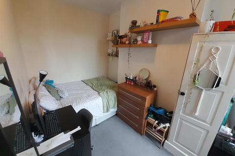3 bedroom flat to rent, Niton Street, Fulham London
