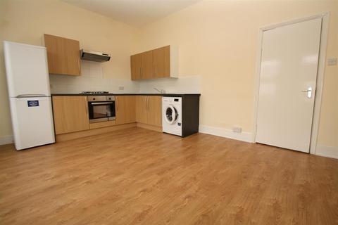 2 bedroom flat to rent, Vale Grove, Harringey, London N4