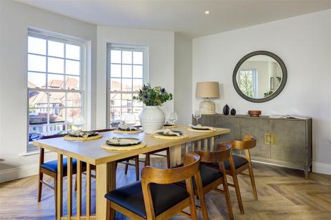 2 bedroom flat for sale - High Beeches, West Heath Road, Hampstead, NW3